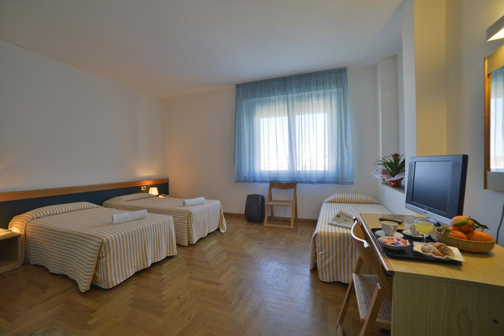 Hotel Mistral Oristano Exterior photo